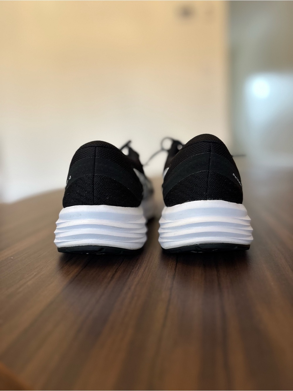 Asics Women's Patriot 12 Running Shoes Sneakers Black/White 1012A705 Size 8 - Picture 5 of 8